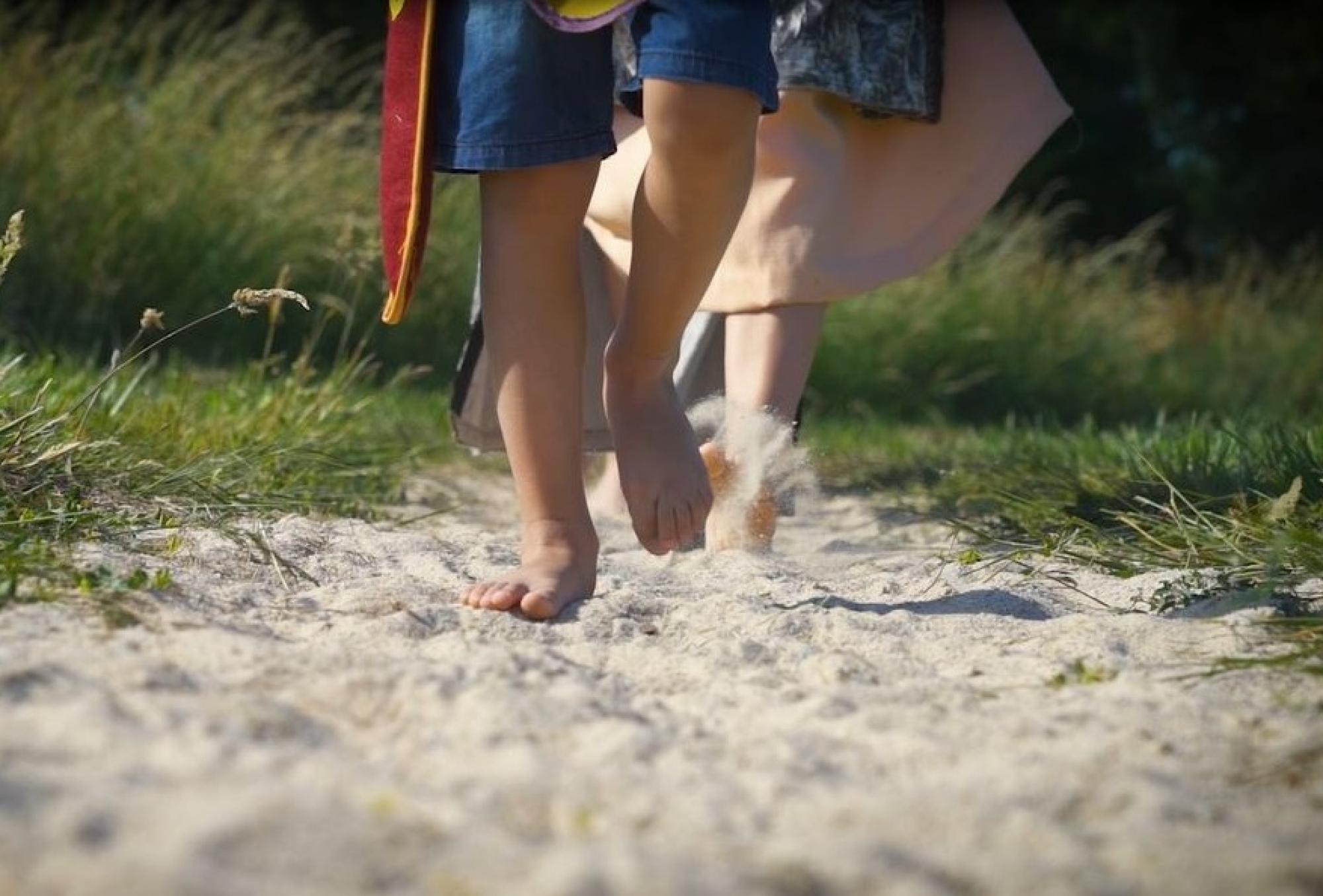 Un parcours pieds nus - château médiéval et parc de loisirs proche Rochefort, Chatelaillon, Fouras en Charente Maritime