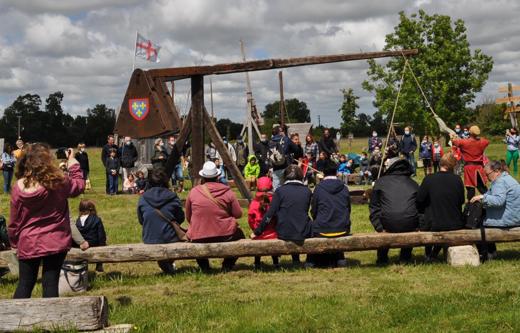 Trebuchet siege machine - Fortified castle and medieval theme park in Charente Maritime